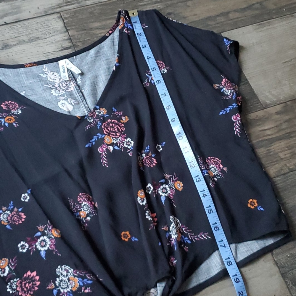 Mudd Floral Tie Front Cold Shoulder Top - Picture 6 of 8